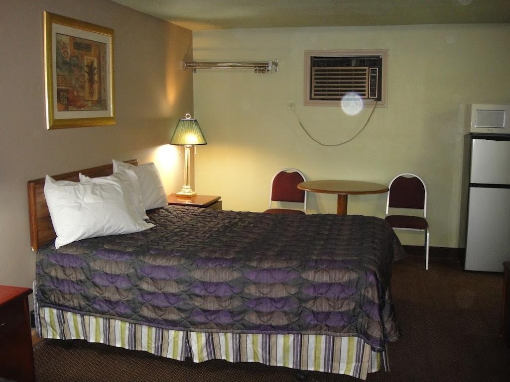 Trails West Motel South Hutchinson Exterior photo
