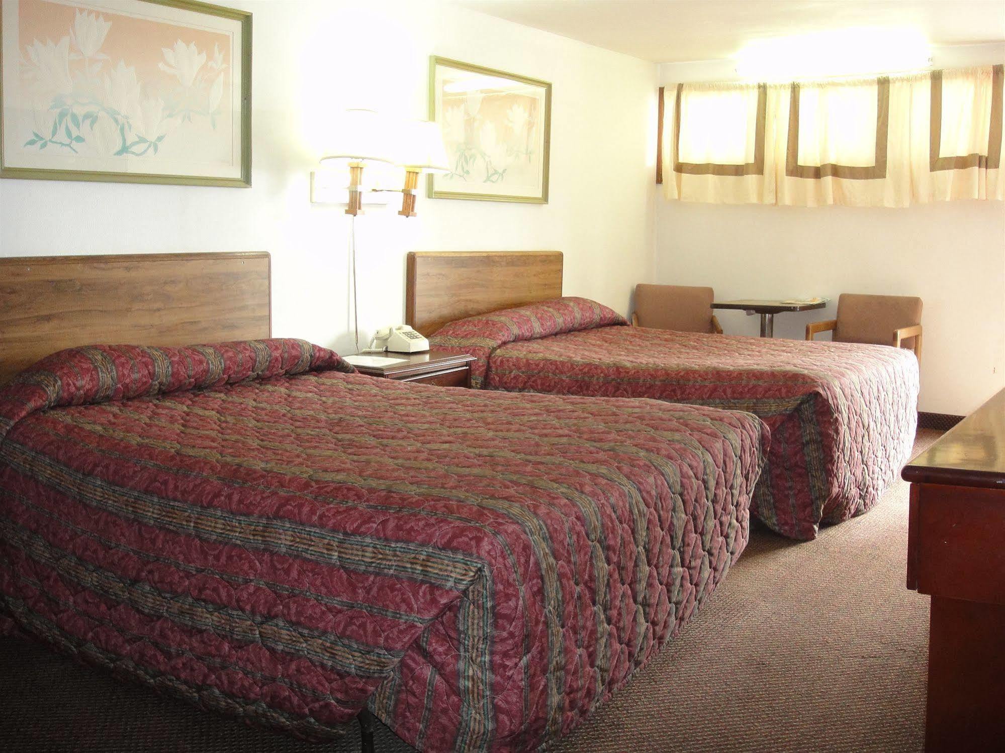 Trails West Motel South Hutchinson Exterior photo